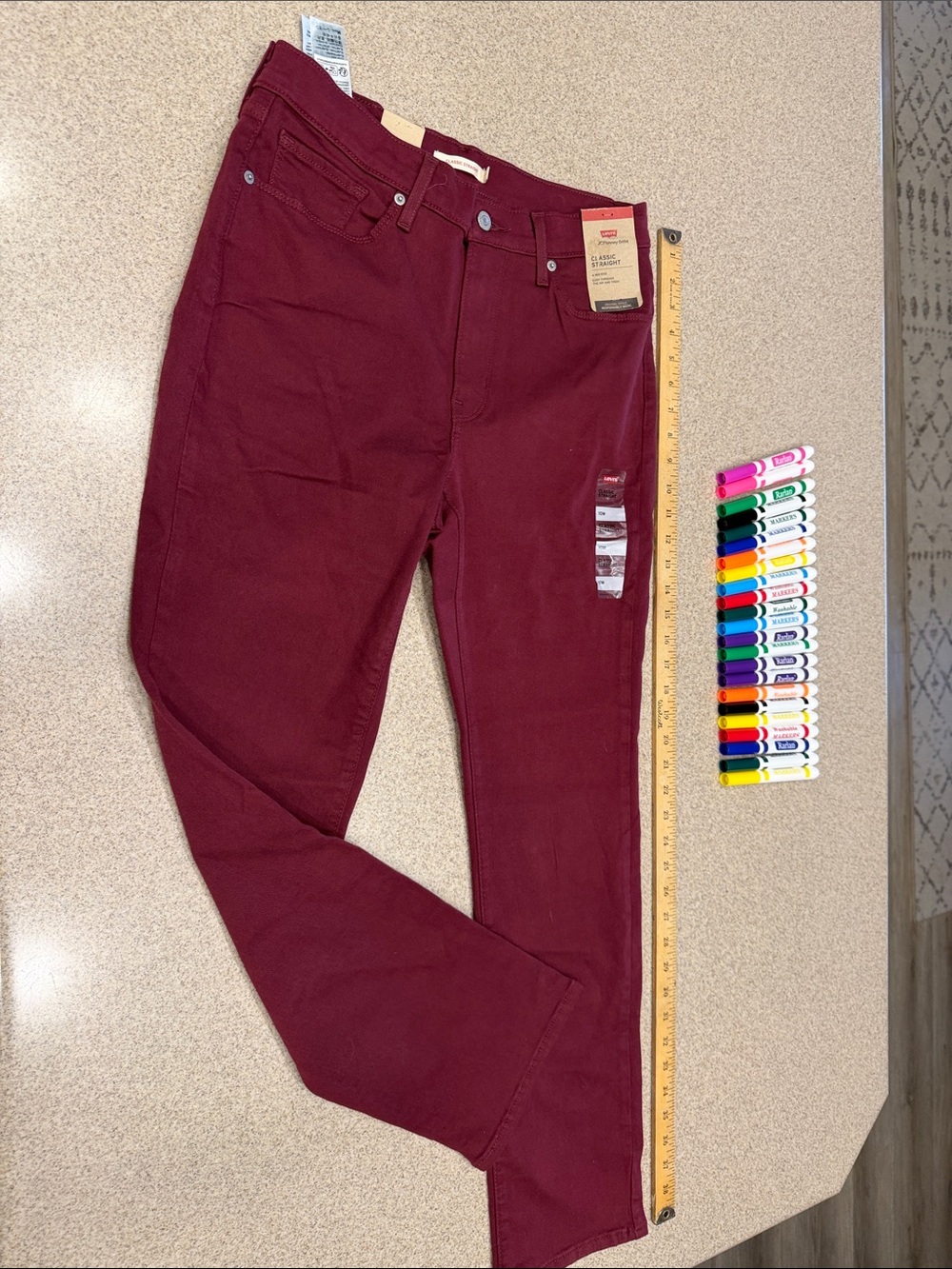 Levi’s burgundy classic straight mid rise easy through the hip NWT size 10 M